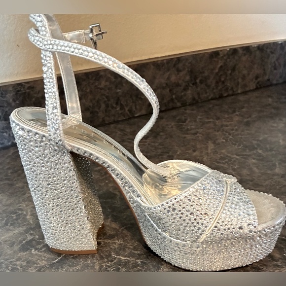 Gianni Bini Silver Jewel Platform Heels - Picture 1 of 11